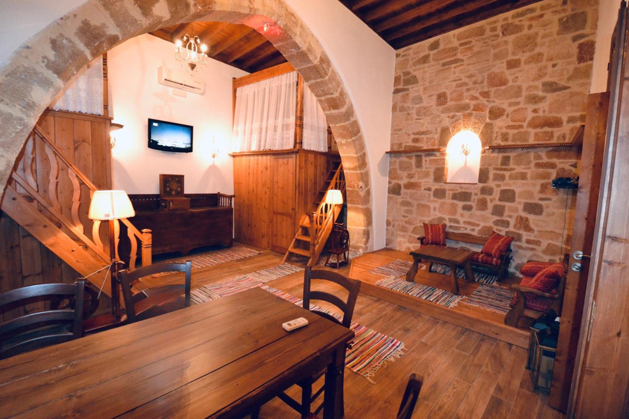 Villa Patitiri Traditional House With Hot Tub アルハンゲロス エクステリア 写真