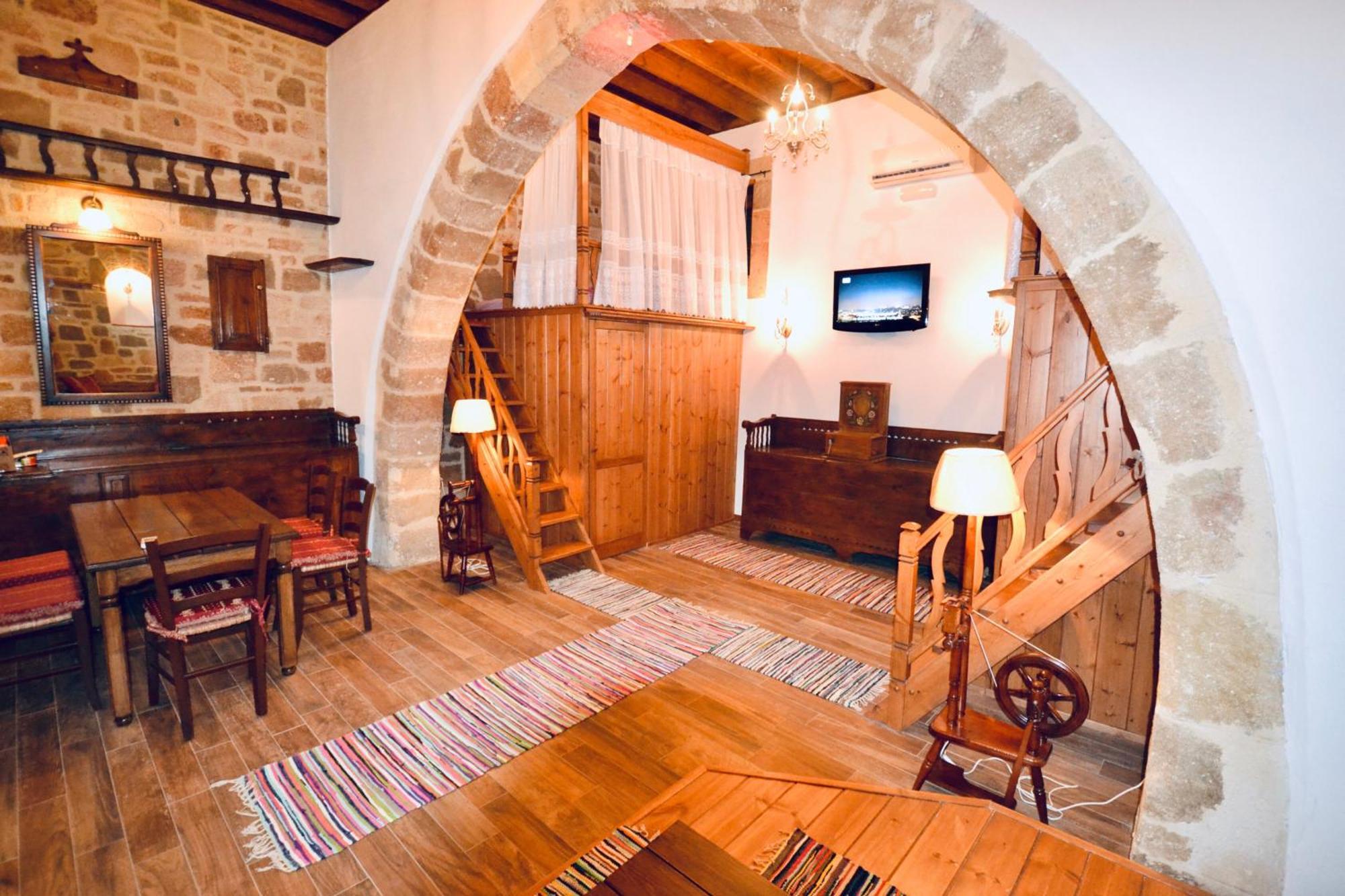 Villa Patitiri Traditional House With Hot Tub アルハンゲロス エクステリア 写真