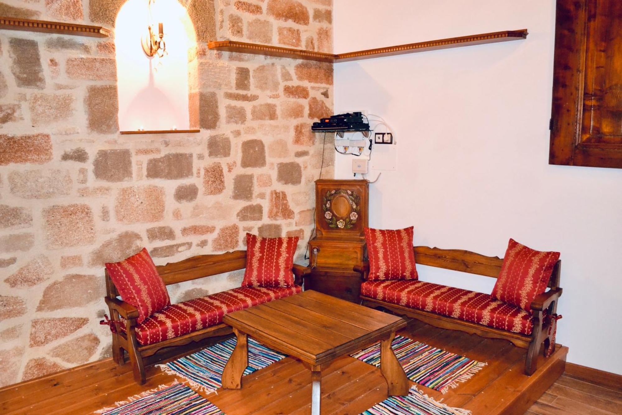 Villa Patitiri Traditional House With Hot Tub アルハンゲロス エクステリア 写真