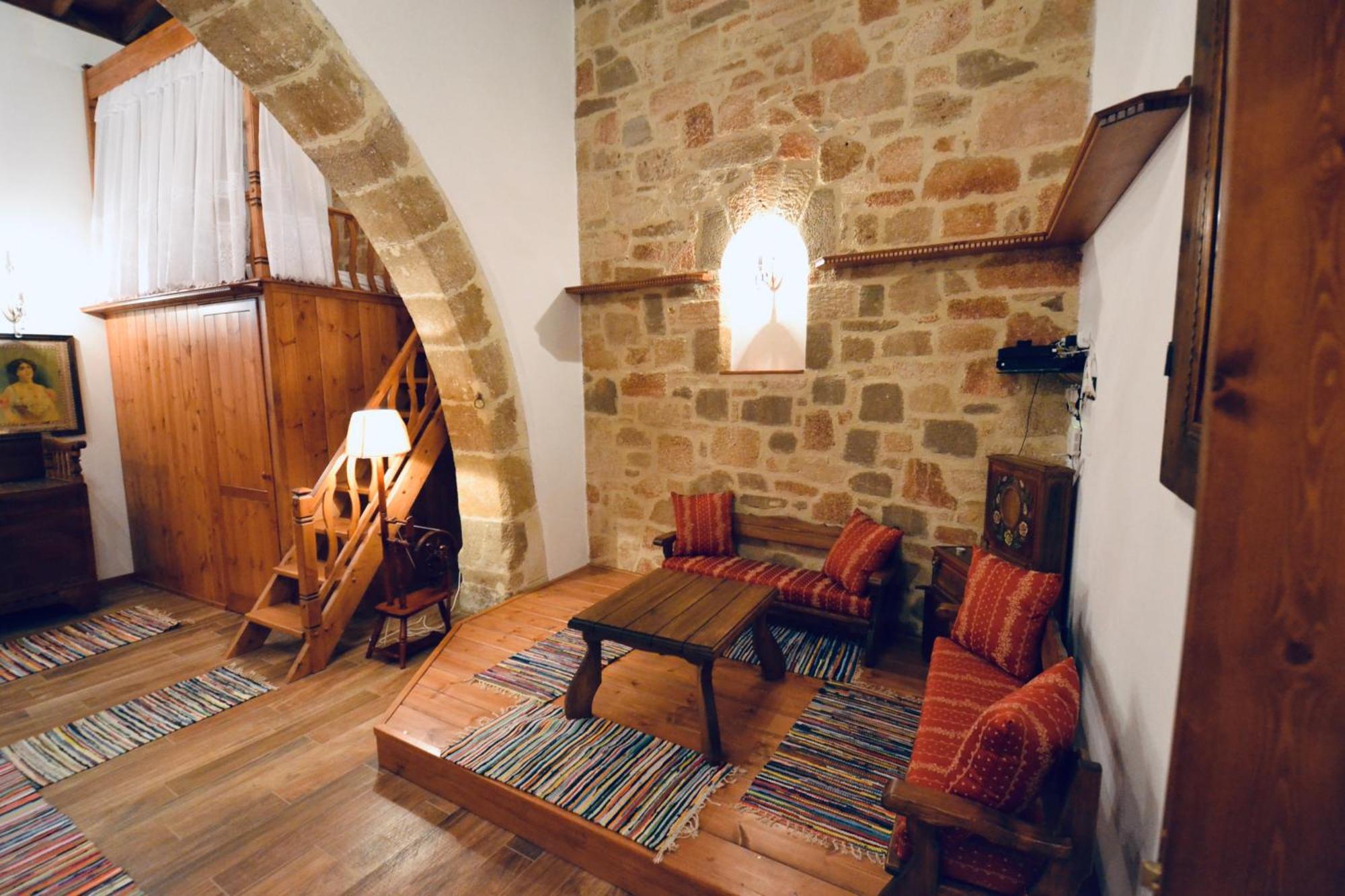 Villa Patitiri Traditional House With Hot Tub アルハンゲロス エクステリア 写真