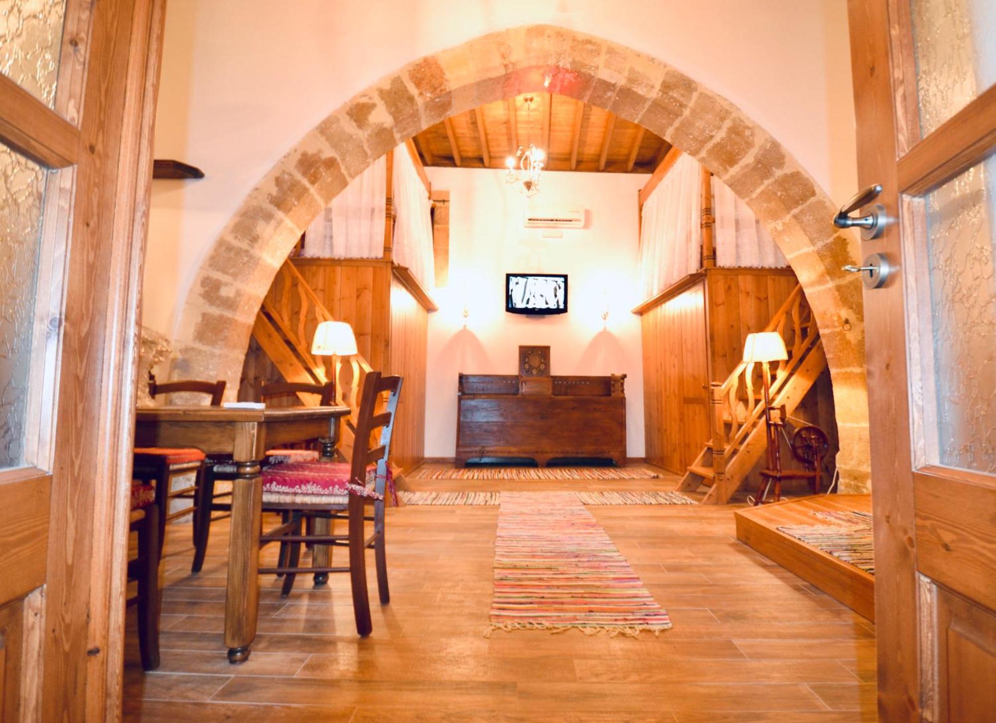 Villa Patitiri Traditional House With Hot Tub アルハンゲロス エクステリア 写真
