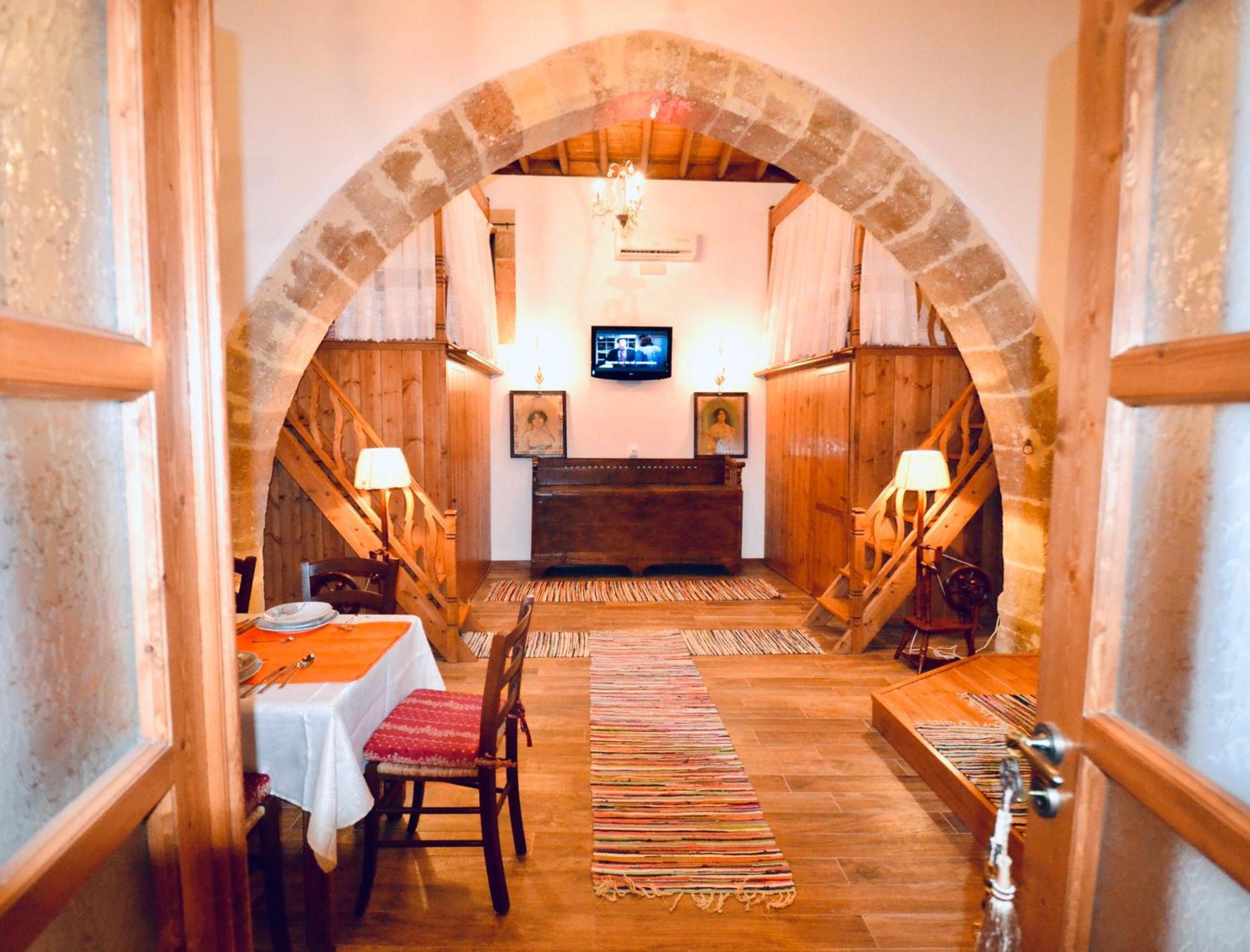 Villa Patitiri Traditional House With Hot Tub アルハンゲロス エクステリア 写真